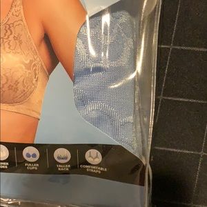 Playtex Intimates & Sleepwear - NWT Playtex 42D Ultimate Lift & Support Bra Playtex Intimates & Sleepwear - NWT Playtex 42D Ultimate Lift & Support Bra